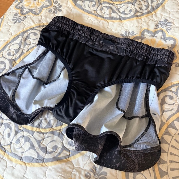 Glyder Womens Black Snakeskin Lined Running Shorts, Medium - Picture 7 of 9